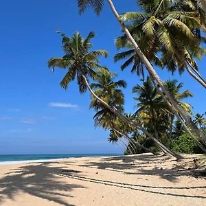 Rainbow Beach Hotel